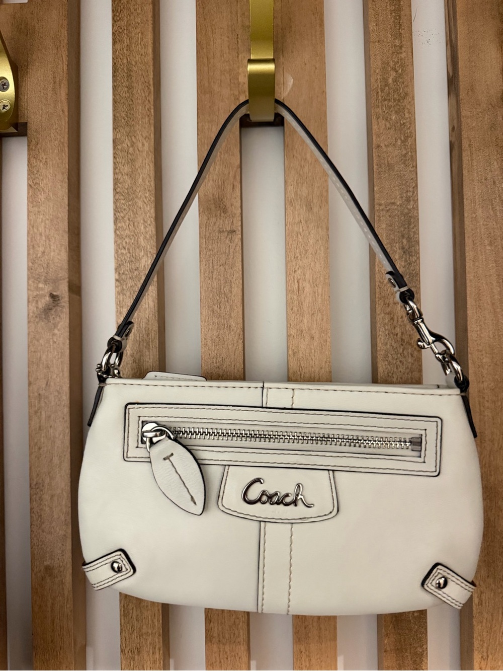 Vintage Coach Off-White Leather Shoulder Bag
